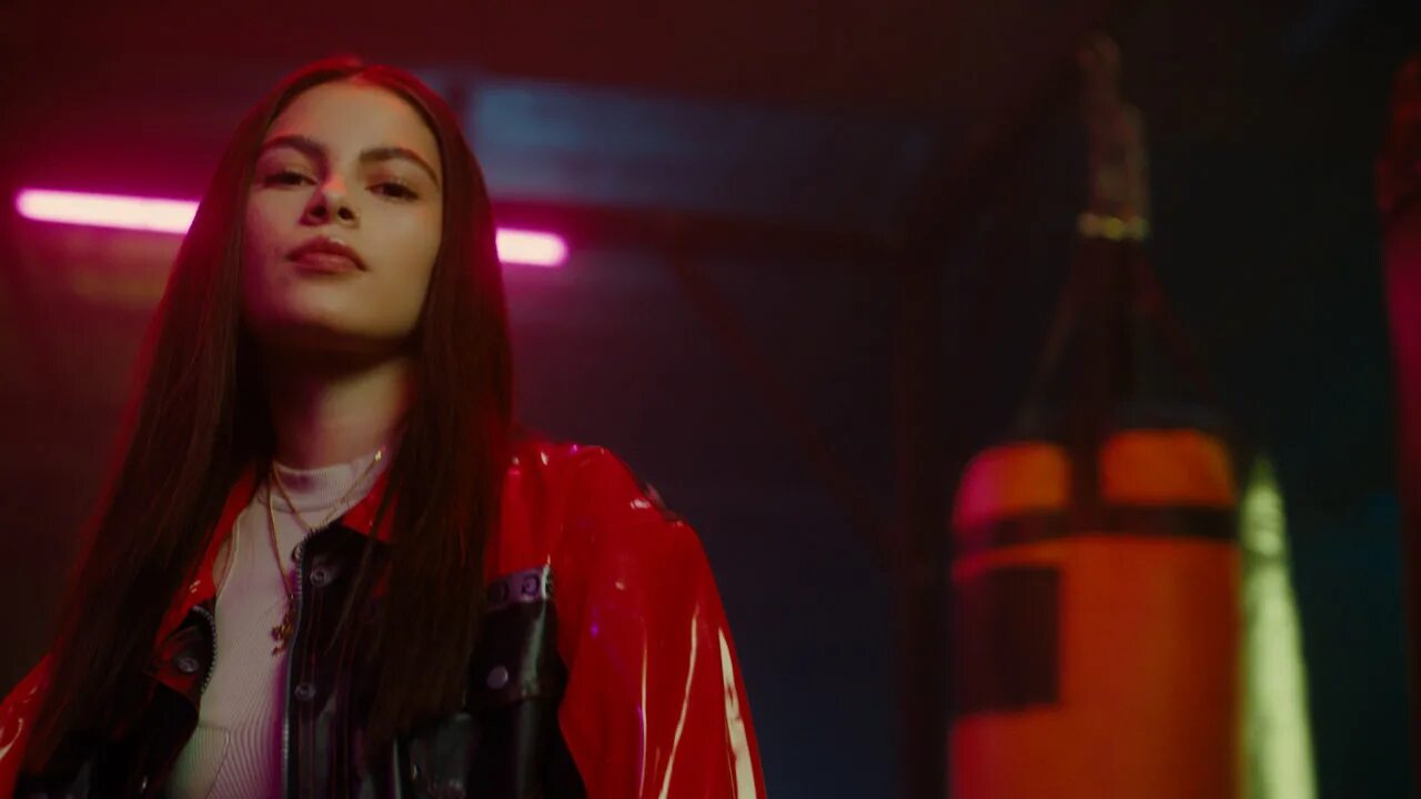 Tomboy destiny lisa. Tomboy destiny. Destiny rogers - tomboy кадры из клипа. Хореографы в танцевальной студии 1 million. Destiny rogers - tomboy lisa.