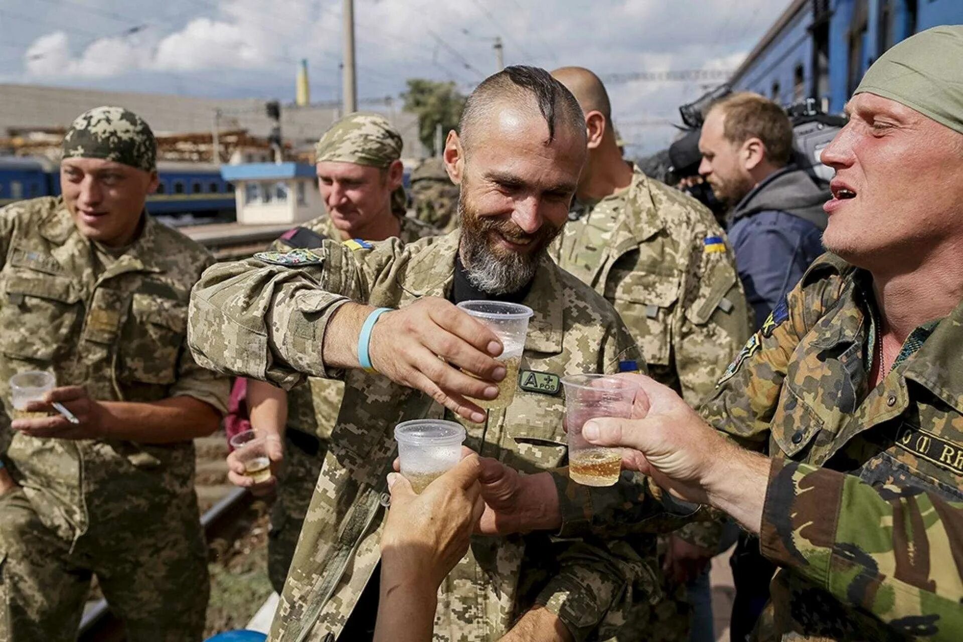 Настоящая информация о войне на украине. Военные ВСУ Украина. ВСУ 1992. Барс 13 русский Легион.