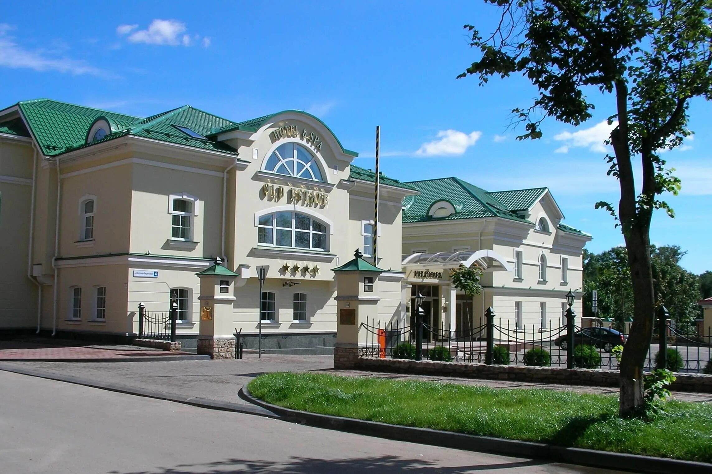 Верхне береговая 4 псков. Псков Гелиопарк Олд Эстейт. Отель в Пскове old Estate Hotel Spa. Гостиница old Estate Hotel & Spa 4* Псков. Гостиница Гелиопарк Псков.