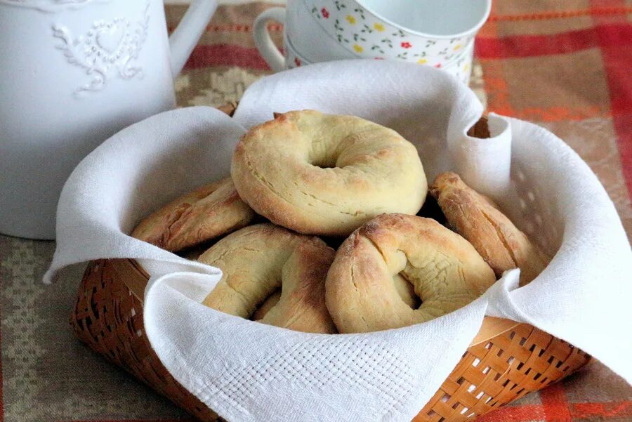 Просты калачи. Просты калачи. Калач выпечка. Калачики на сметане в духовке. Калачи в духовке.