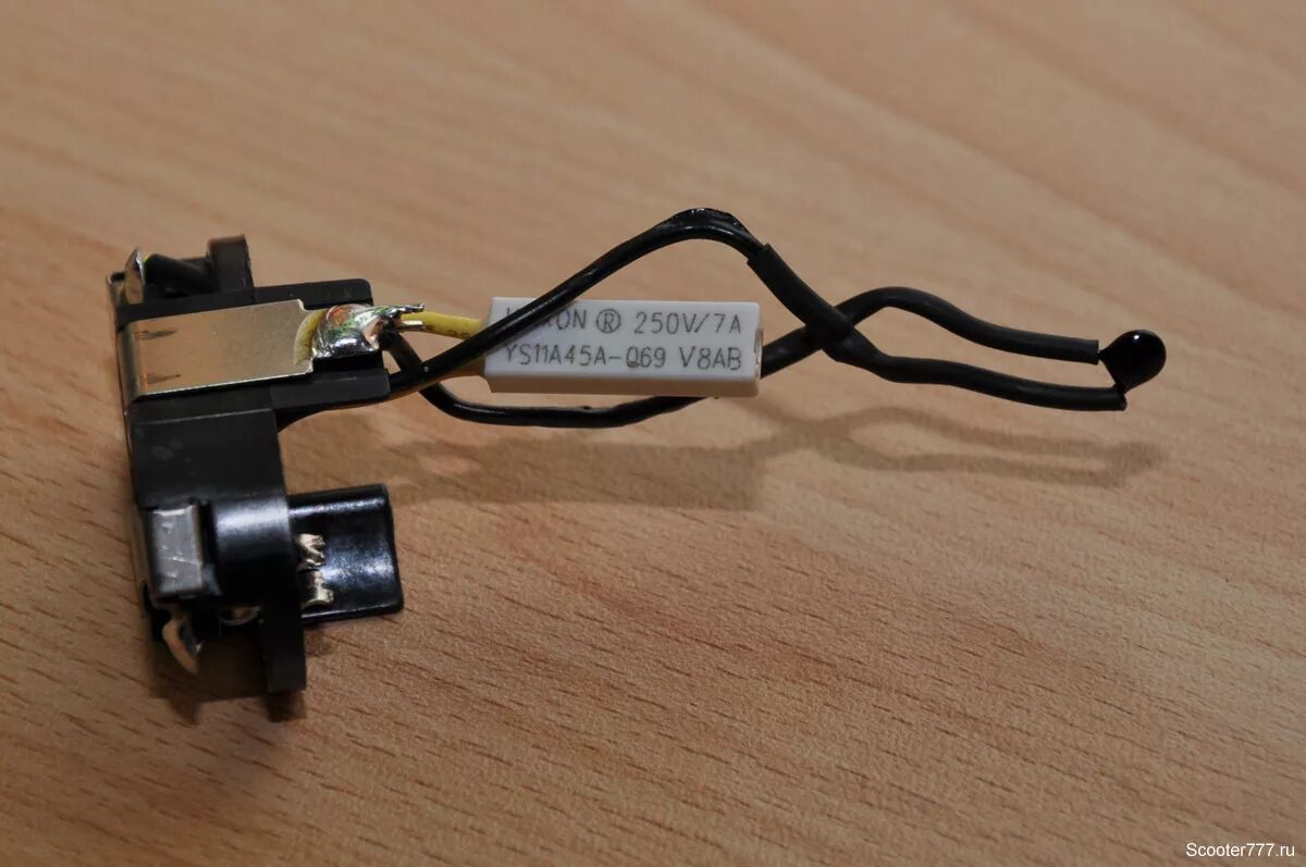 терморезистор в аккумуляторе шуруповерта макита. Ntc термистор под винт. Lm393 датчик температуры схема. термодатчик аккумулятора шуруповерта bosch. схема подключения аккумулятора шуруповерта.