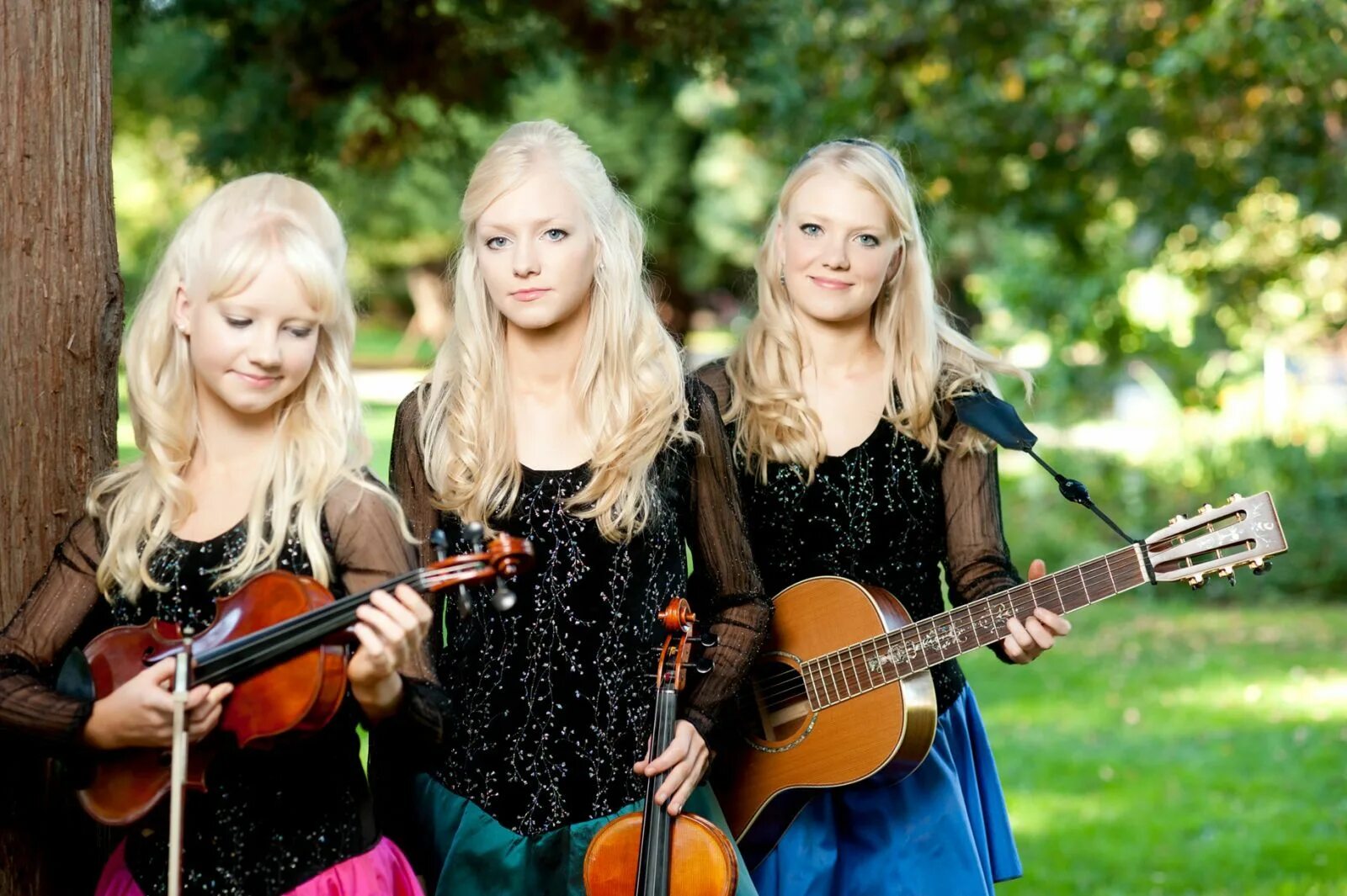 The con sisters. The Gothard sisters. The Gothard sisters Band. Необычная фотосессия музыкальной группы. Rising Gael.