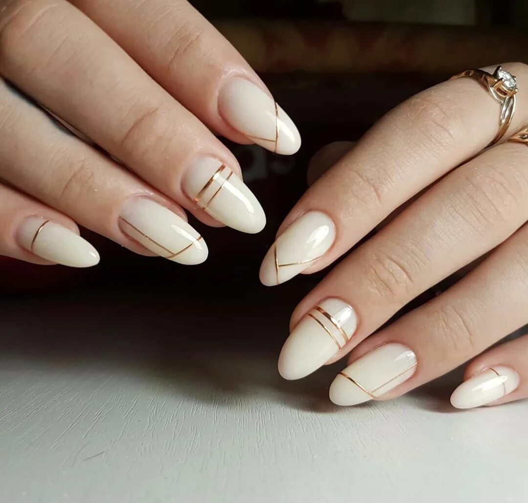 Маникюр миндаль полоски White & Gold Accent Oval Full Cover False Nails Set of 20 Matte or Glossy- F