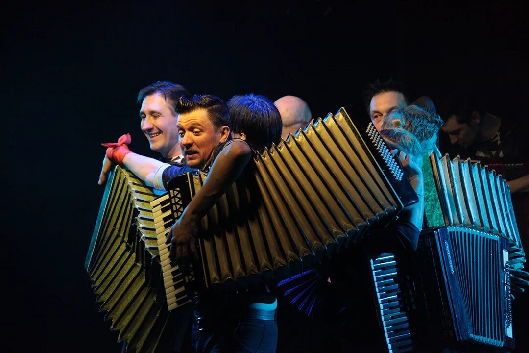 Синхробуффонада это жанр. Синхробуффонада. Чревовещатель цирковой. Синхробуффонада. Синхробуффонада.