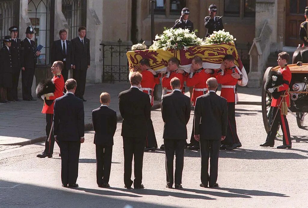 Похороны принцессы Дианы. Похороны принцессы Дианы 1997. Похороны принцессы Дианы в Вестминстерском аббатстве. Прощание гостей
