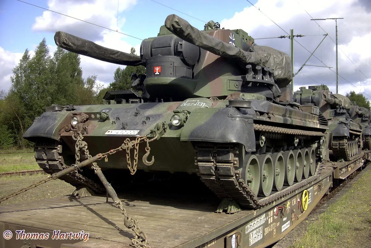 Танк гепард. ЗСУ Gepard 1a2. ЗСУ гепард 1а2. Гепард Германская ЗСУ. Гепард танк.