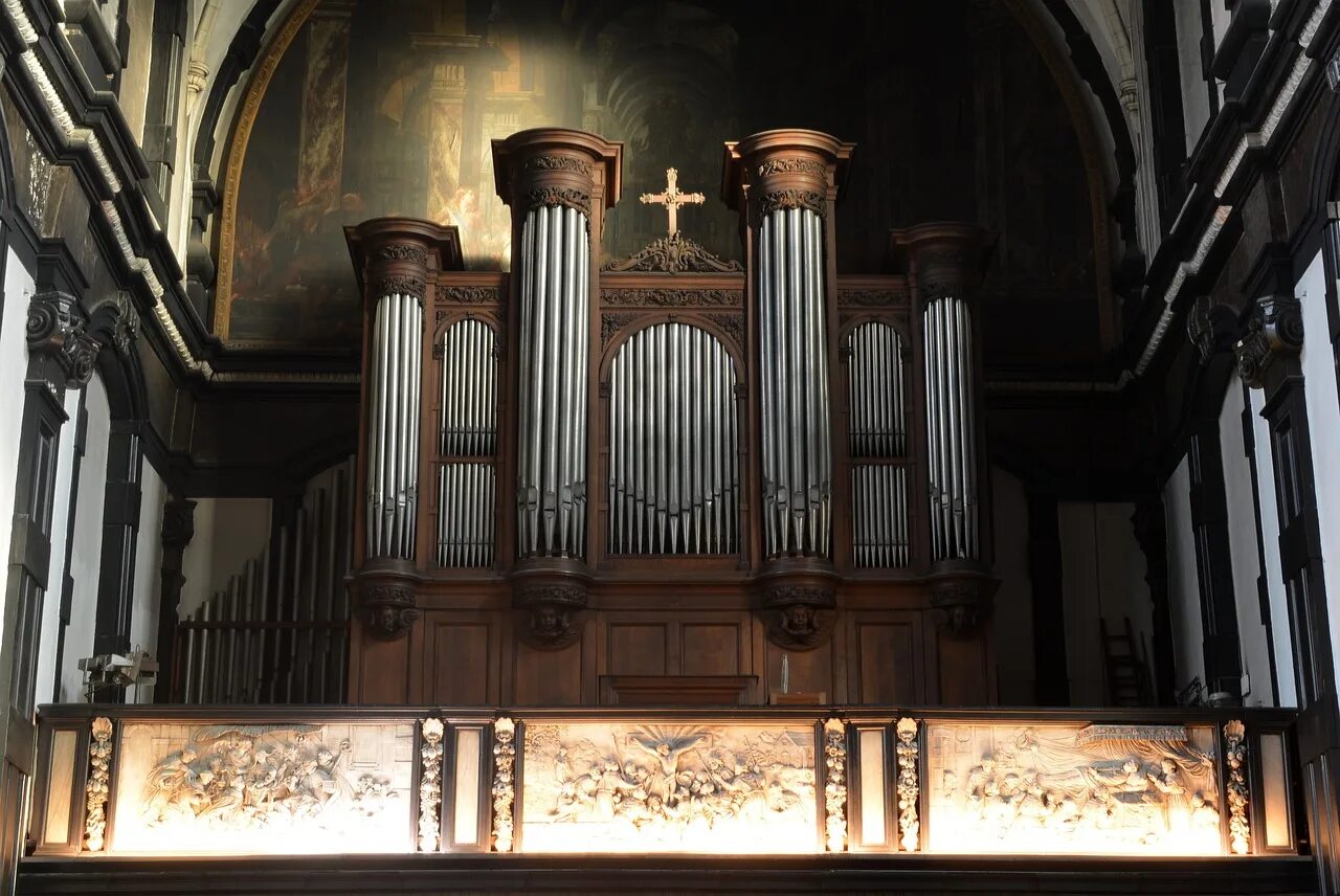 Organ. Себастианон музыкальный инструмент. Норрландский орган. Орган 15 века. Орган Домский собор клавиатура.