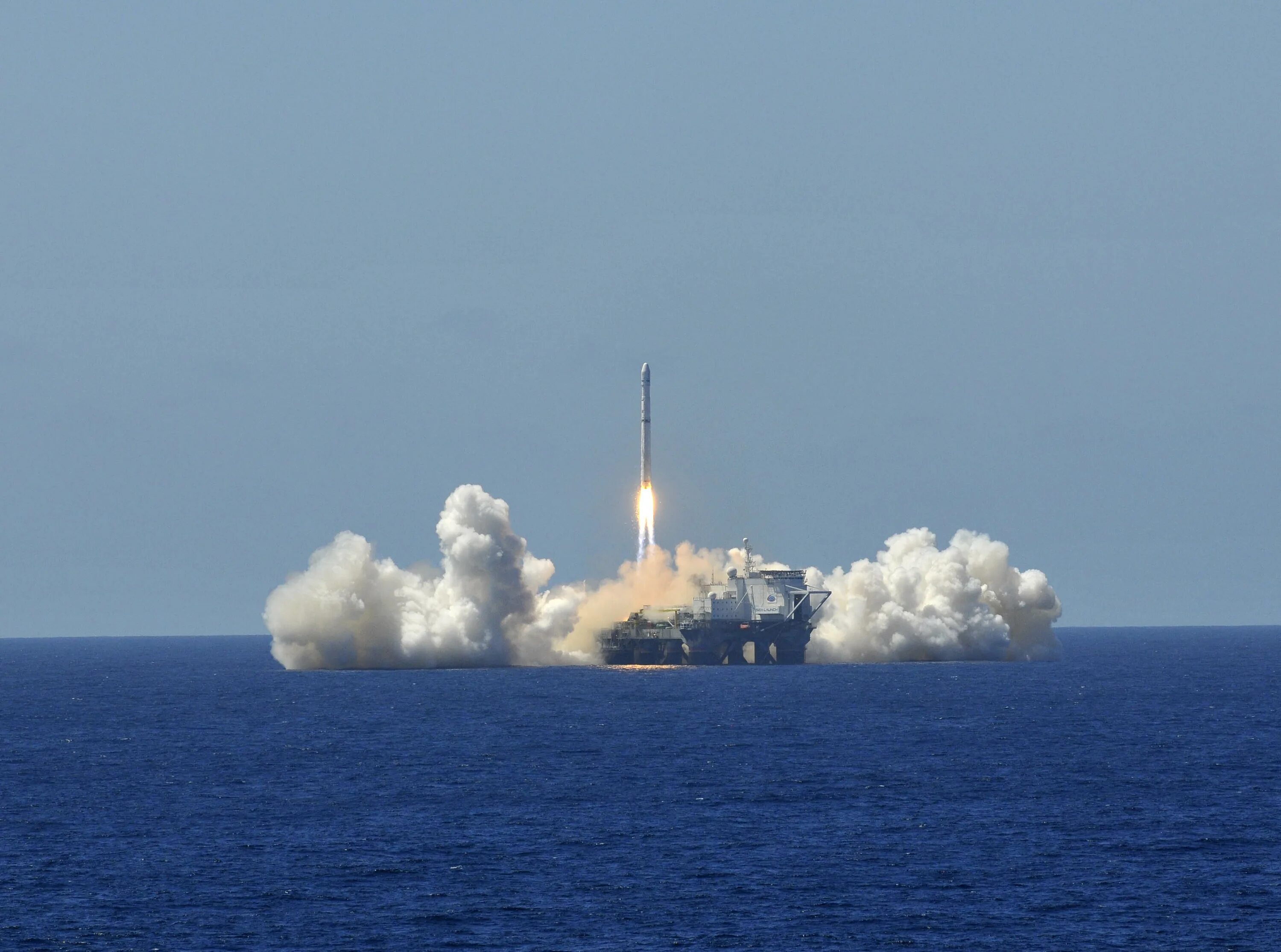 Крылатые ракеты морского, воздушного и сухопутного базирования. Морской старт ракет зенит. Крылатая ракета bgm-109 tomahawk. Зенит 3sl морской старт. Пкр rgm-184a naval strike missile.