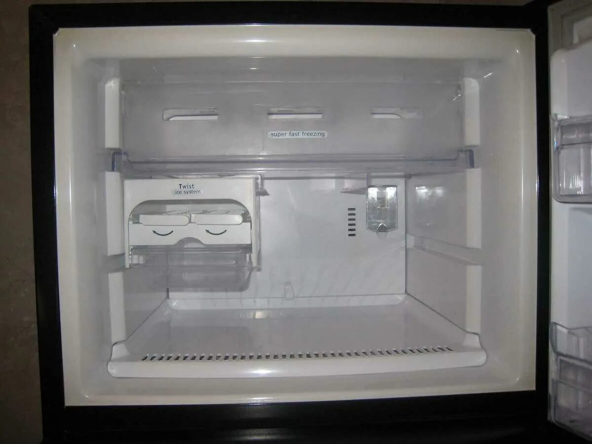 Холодильник сам включается. Холодильник Дэу двухкамерный ноу Фрост 2010 год. Холодильник Дэу двухкамерный ноу Фрост. Холодильник Sharp двухкамерный ноу Фрост. Холодильник Дэу двухкамерный ноу Фрост 3д.