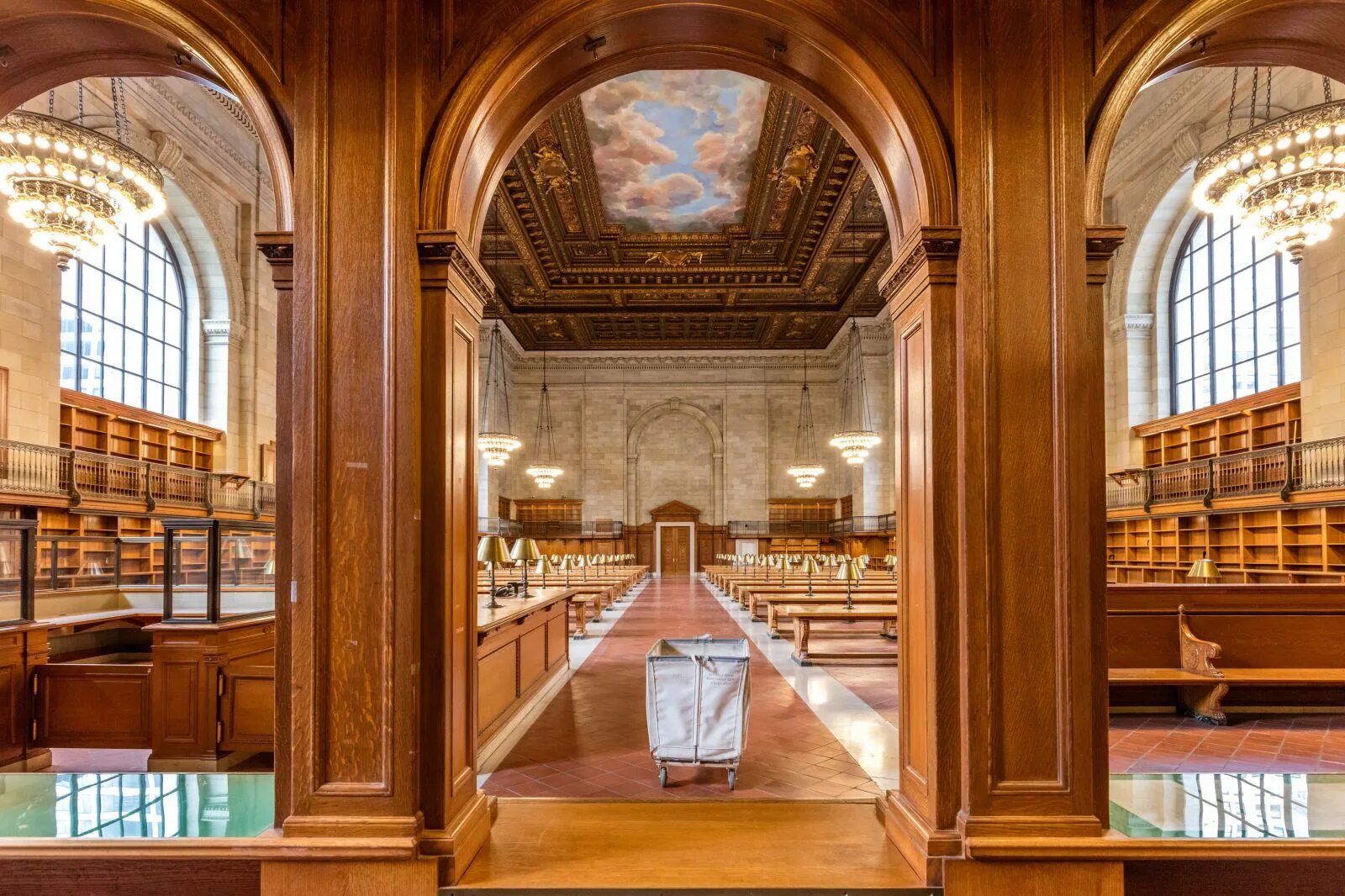 The new library open. Библиотека нью-йорка центральная. нью-йоркская публичная библиотека, сша. нью йорк new york public library. нью йорк паблик библиотека.