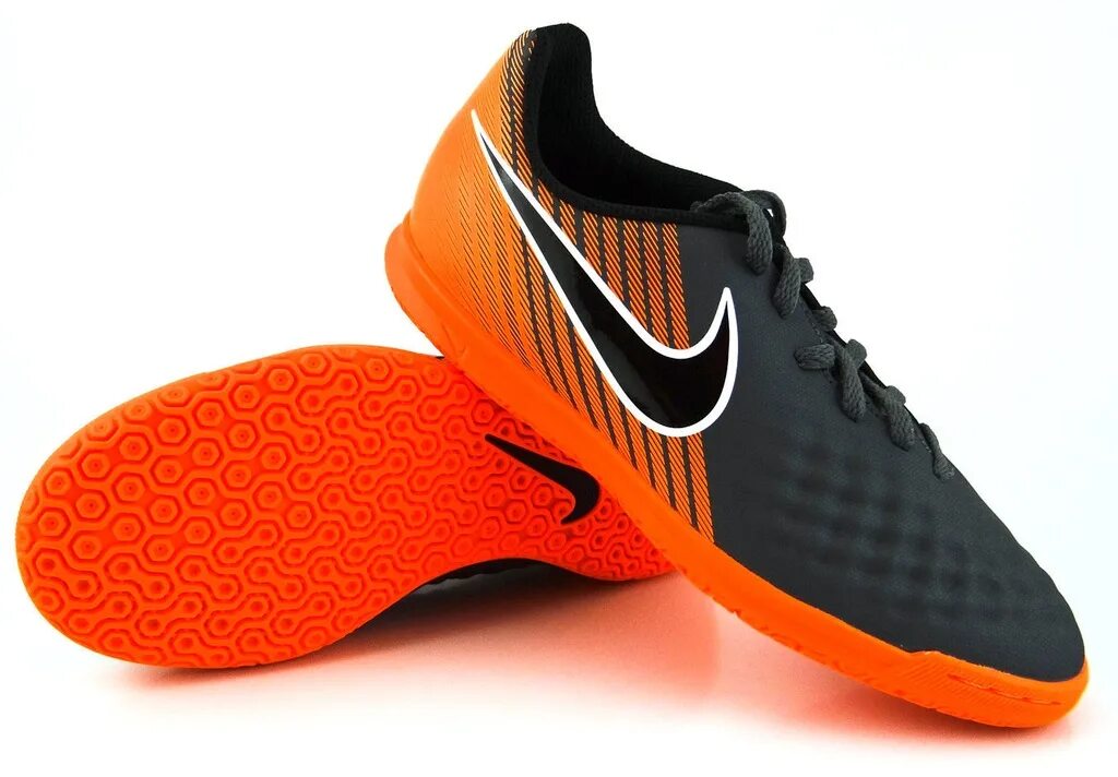 Nike magista 2. Футзалки для мини футбола. Адидас меркуриал футзалки. Nike hypervenom футзалки с носком. Футбольные кроссовки футзалки найк.