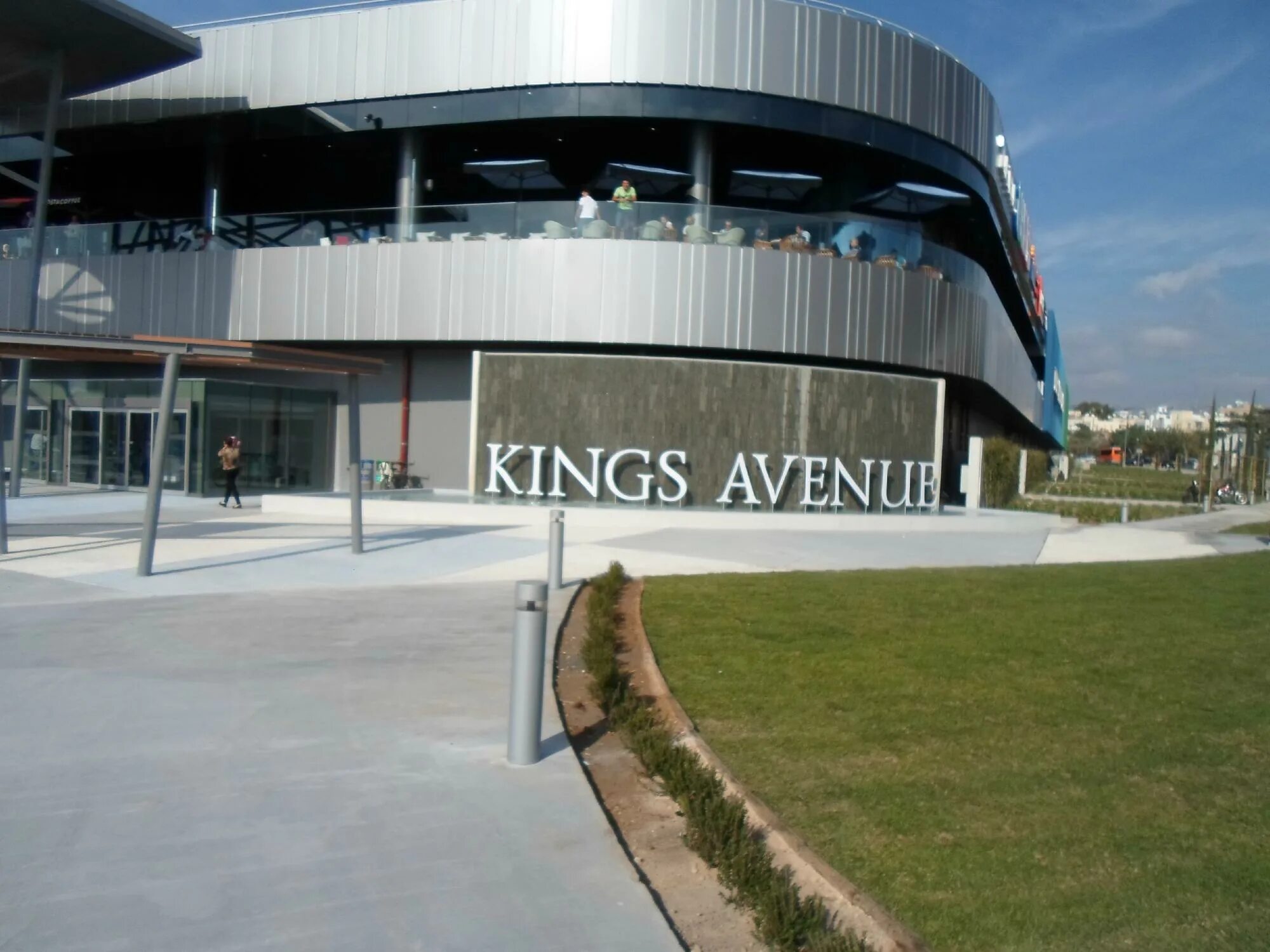 Kings avenue. Пафос торговые центры. Кингс авеню молл. Кингс пафос авеню. Kings avenue.