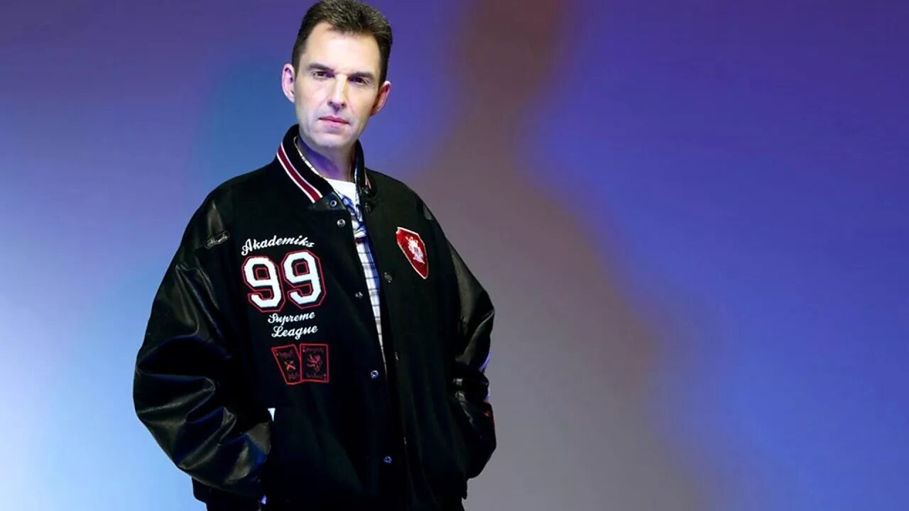 Tim is a. Тим вествуд. westwood певец. dj tim. tim westwood tv.