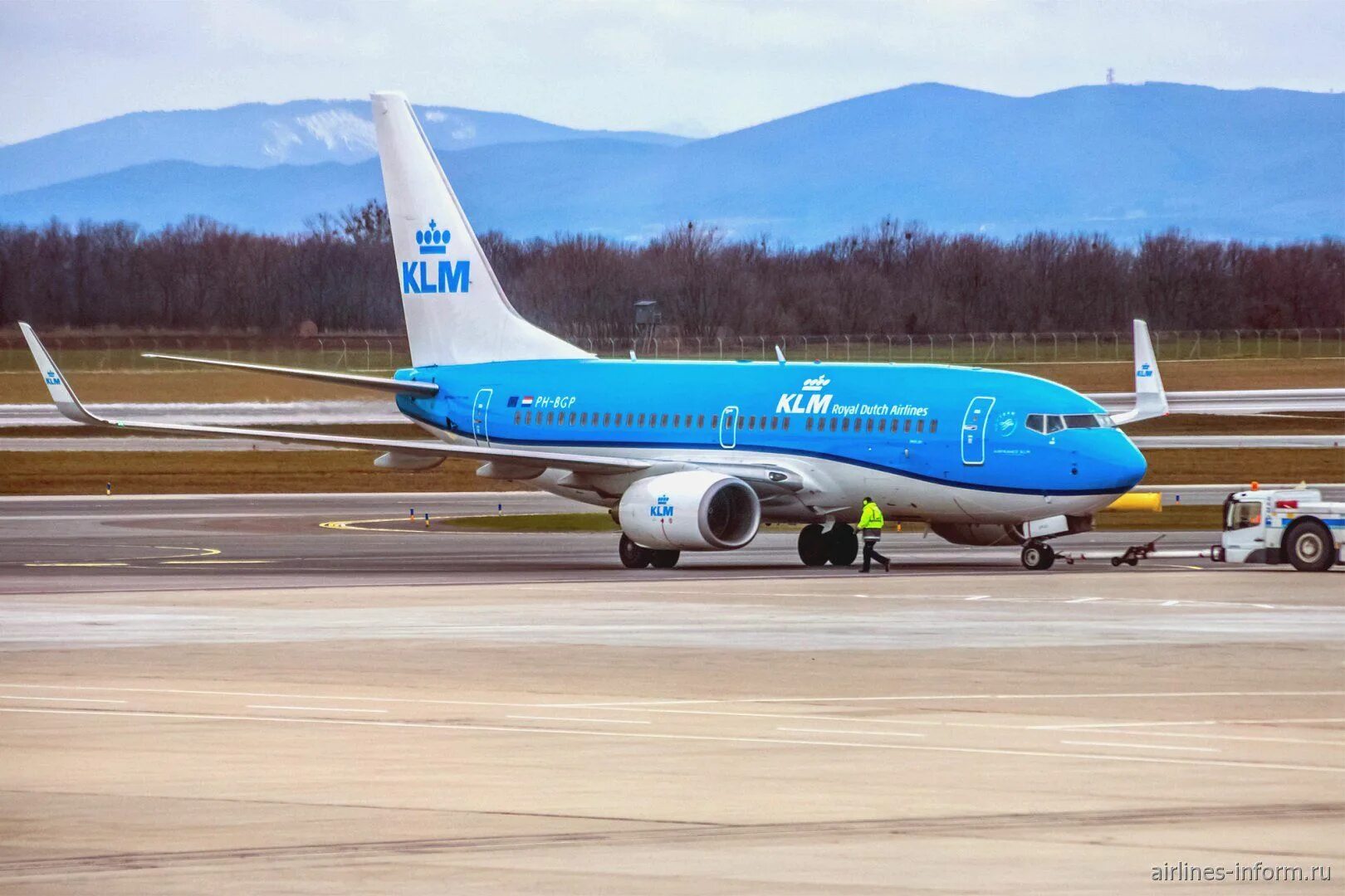 Боинг 737-700. Самолёт Боинг 737. Самолёт Боинг 737 100. КЛМ авиакомпания Боинг 737.