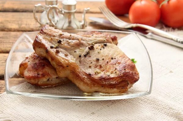 свинина на косточке в духовке. свинина порк. котлета на кости в маринаде. свиная котлета на косточке. котлета на кости в духовке.