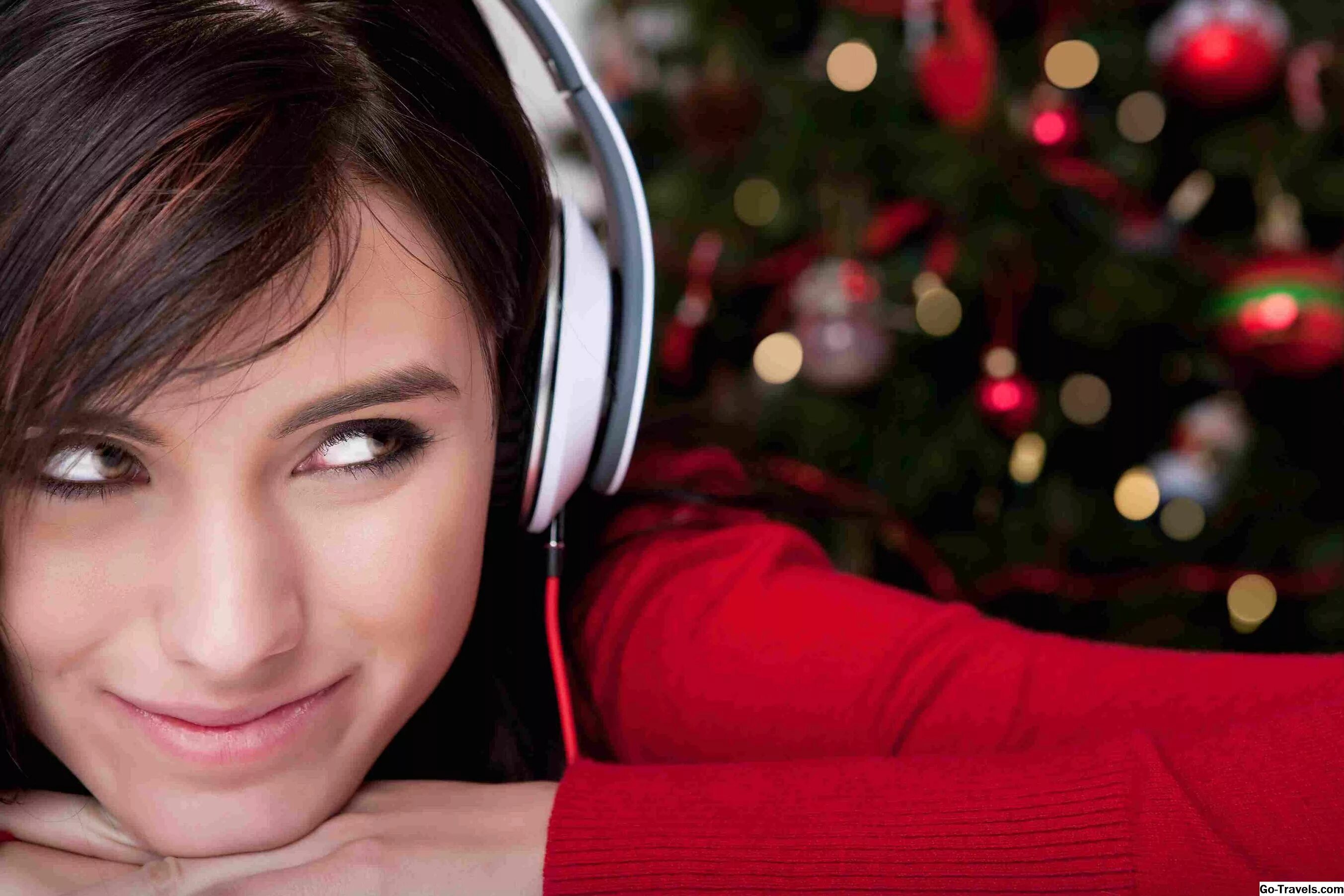 Кристмас сонг. Обложка на рождественский плейлист. Кристмас сонг. Санта клаус с гитарой. Обложка для новогоднего плейлиста.