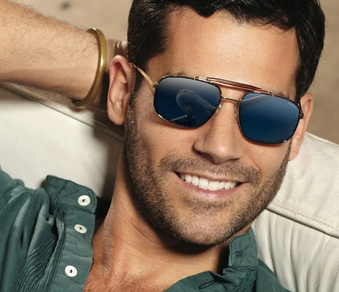 модные солнечные очки мужские. красивые мужчины. парень в очках. красивые парни в очках. парень.