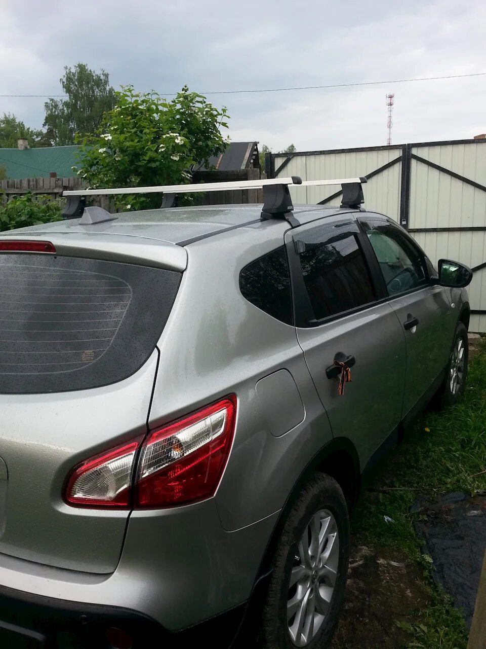 Бокс на крышу nissan qashqai j11. Ниссан кашкай с багажником на крыше. Автобокс на ниссан кашкай j10. Багажник на крышу ниссан кашкай j10. Багажник на крышу ниссан кашкай j10.