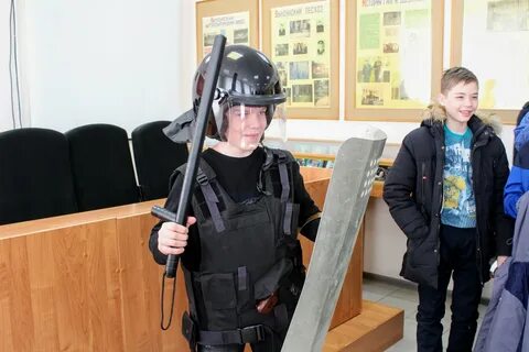 Школьники полиция