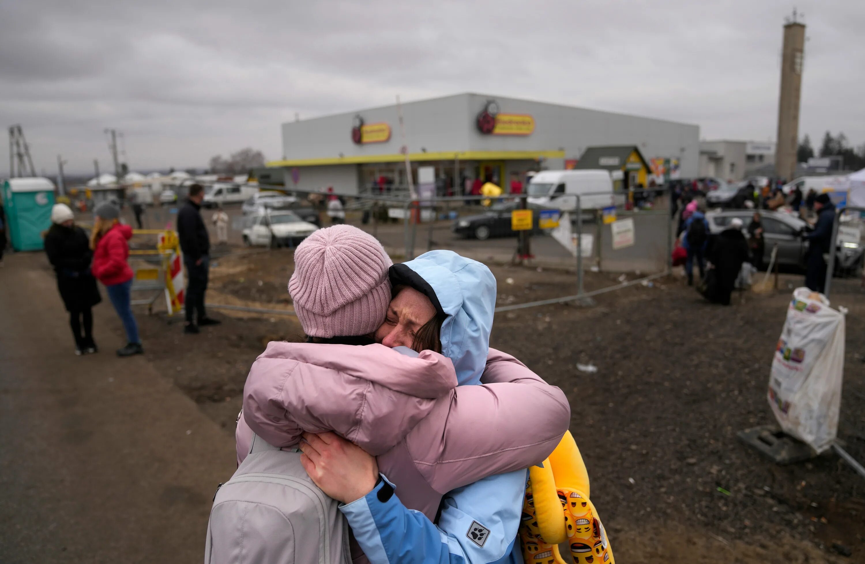 Грязные разговоры россия. Женщины на войне в Украине. Россия Украина две женщины. Россия и Украина друзья. Без войны Россия Украина.