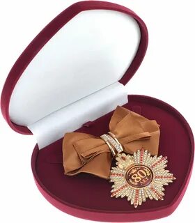 Что дарят женщине на 50