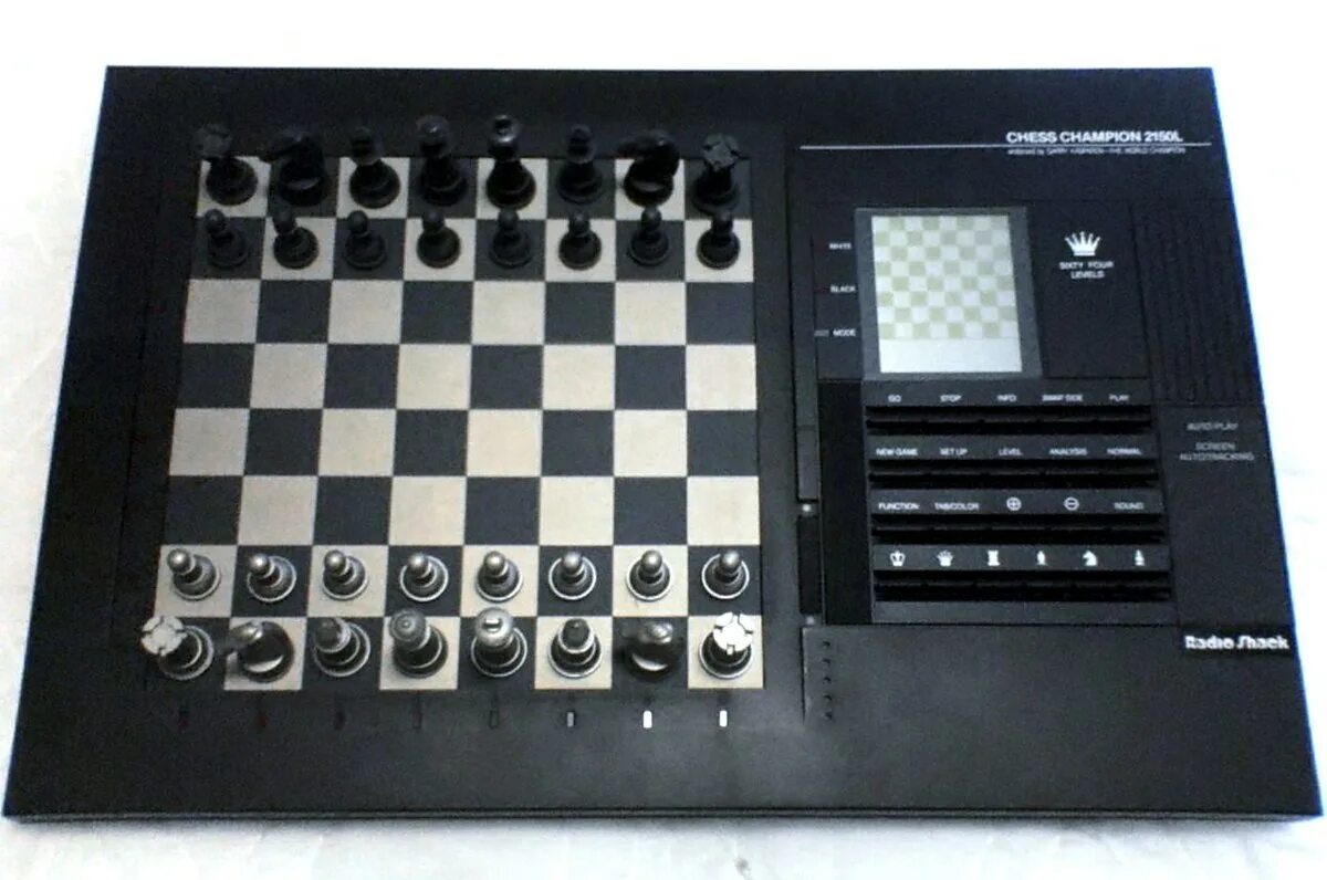 Chess computers playing. Компьютер шахматный &quot;chess genius pro&quot;. первый шахматный компьютер. шахматист и компьютер. компьютер для шахмат ссср.