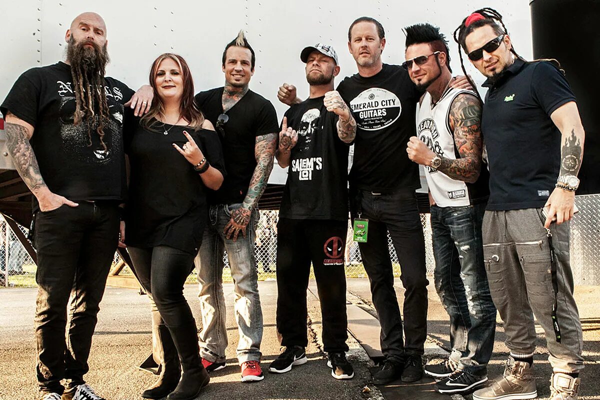 5 5 death. Five finger death punch. группа five finger. five finger death punch состав группы. five finger death punch 2005.