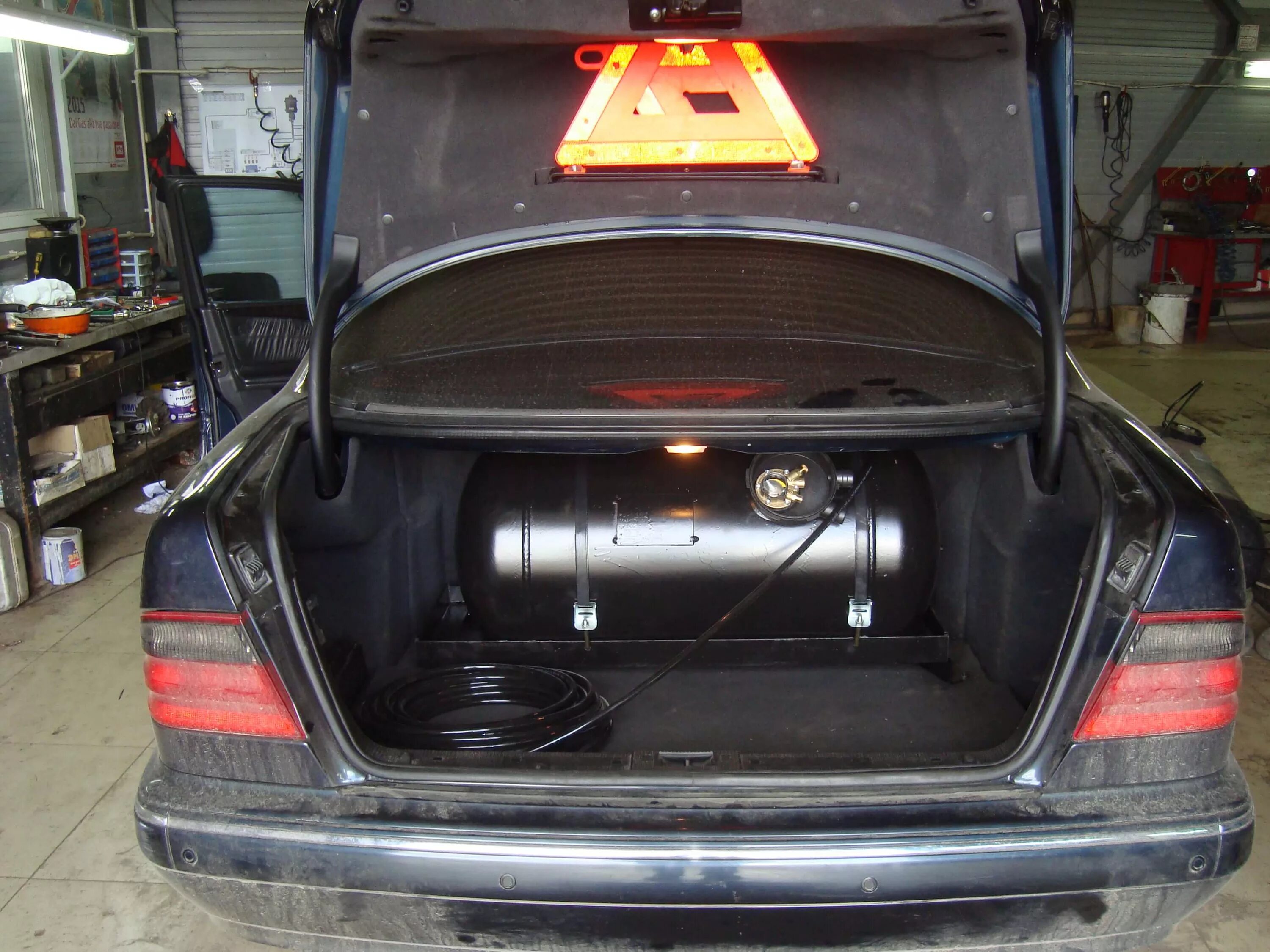 гбо мерседес е200. мерседес бенц актрос 1841 сборка поршневой группы. на мерс установка. гбо мерседес w210. гбо мерседес 210.