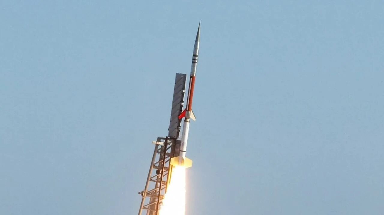 Ракета long range hypersonic weapon. Дз ракета. Реактивное пламя. Iris-t ракета «воздух-воздух». Дз ракета.
