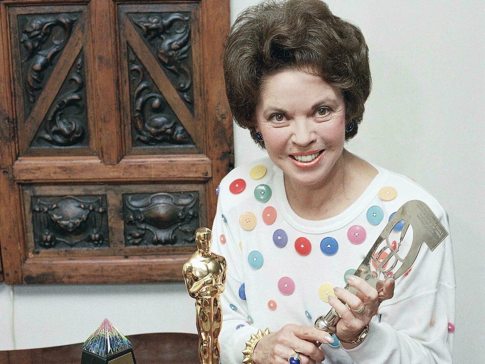 Shirley's temple. Ширли Темпл. Актриса Ширли Темпл. Ширли Темпл в молодости. Ширли Темпл фото взрослые.