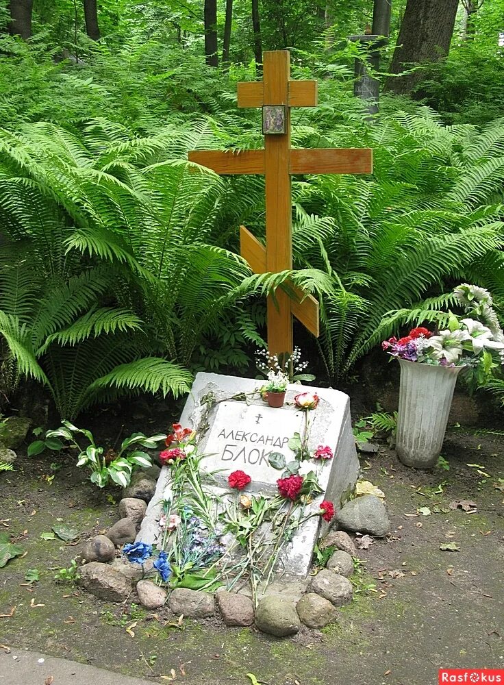 Смоленское кладбище могила блока. Смоленское кладбище блок. Могила блока на смоленском кладбище. Могила блока на смоленском кладбище в санкт-петербурге. Смоленское кладбище блок.