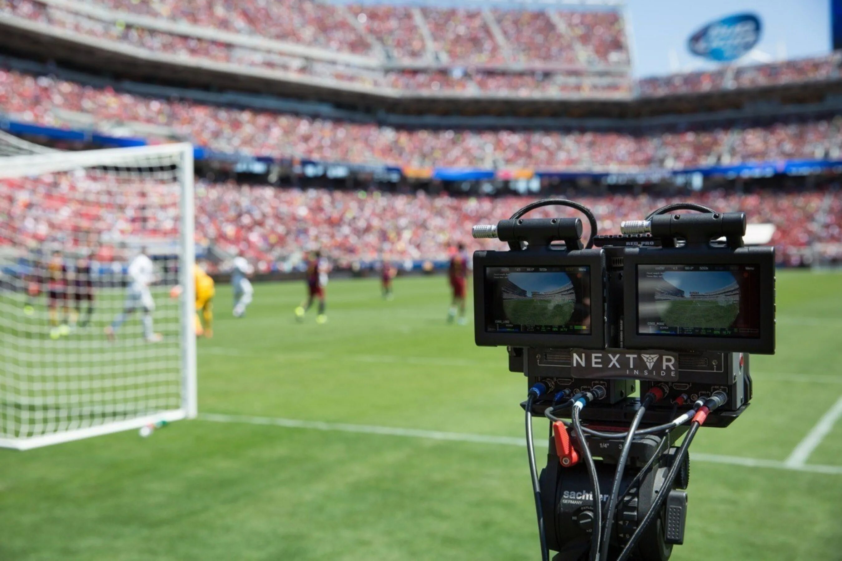 Камера для трансляции матчей. Трансляция спортивных событий. Камера для трансляции спортивных матчей. Виртуальная реальность футбол.