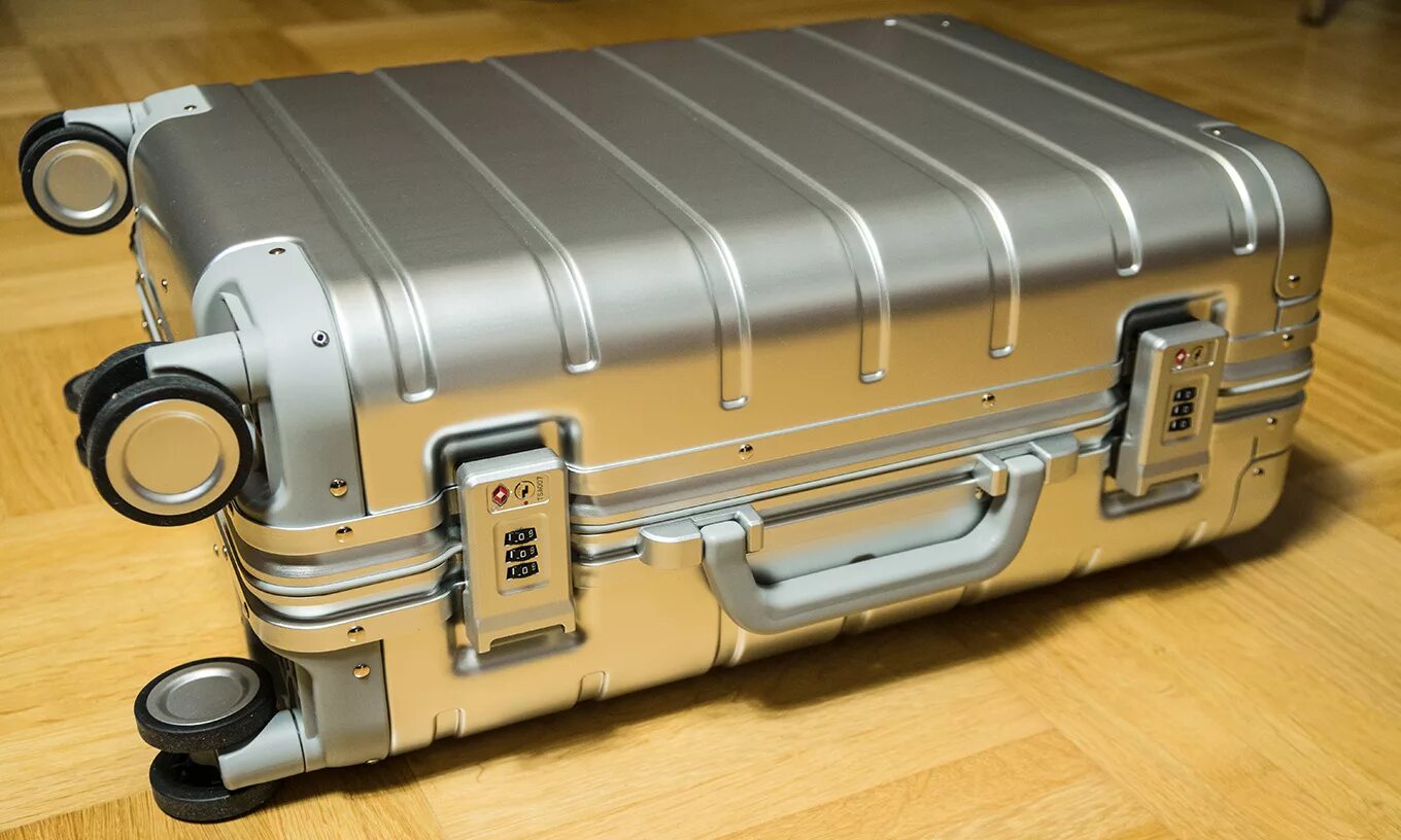 Железный кейс. Xiaomi mi Metal Suitcase 20. Xiaomi Metal carry-on Luggage 20". Xiaomi Metal carry-on Luggage 20" (Silver). Чемодан Xiaomi Metal carry-on Luggage 20 xmjdx01rm 714719.