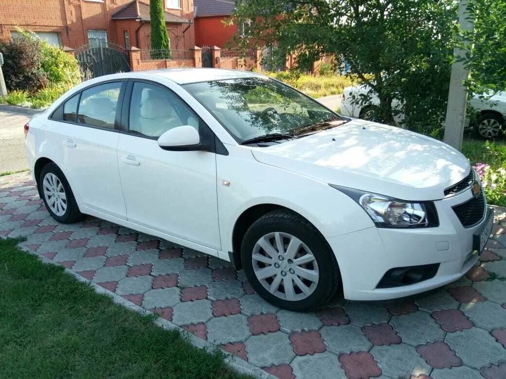 Шевроле круз 2010 купить. Chevrolet Cruze 2010 белый. Chevrolet Cruze 2010 1.6 белый. Chevrolet Cruze 2010 седан. Шевроле Круз седан 2010.