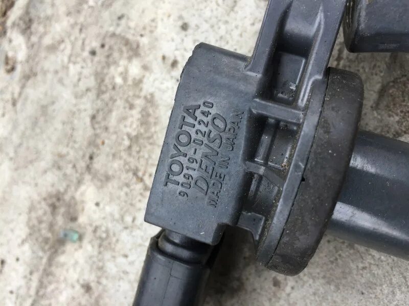 Катушка зажигания на тойота королла 2002 года. Катушка зажигания toyota vitz. Катушка зажигания тойота витц. 3. 3.