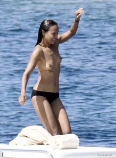 Zoe Saldana nipslips.