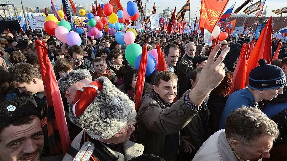 Концерт в честь присоединения Крыма. Присоединение Крыма митинг на красной площади. Митинги против присоединения Крыма к России. Крым мы вместе митинг концерт Васильевский спуск 2015-2016 гг.. Митинг праздник