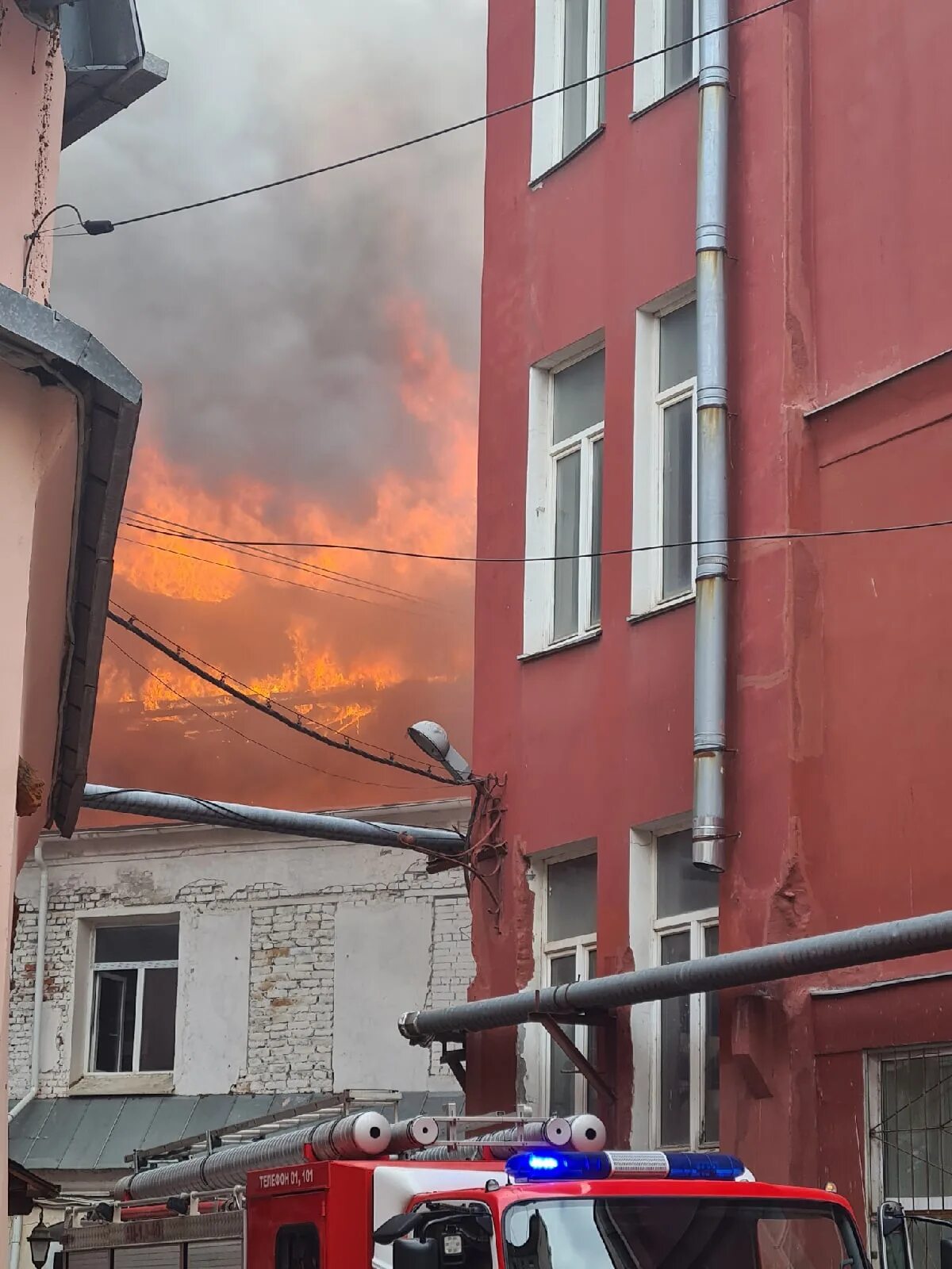 Поджог на лиговском. Пожар в санкт-петербурге на лиговском проспекте сейчас. пожар лиговский 115. пожар на лиговском проспекте сейчас в питере. пожар на лиговском проспекте сейчас.