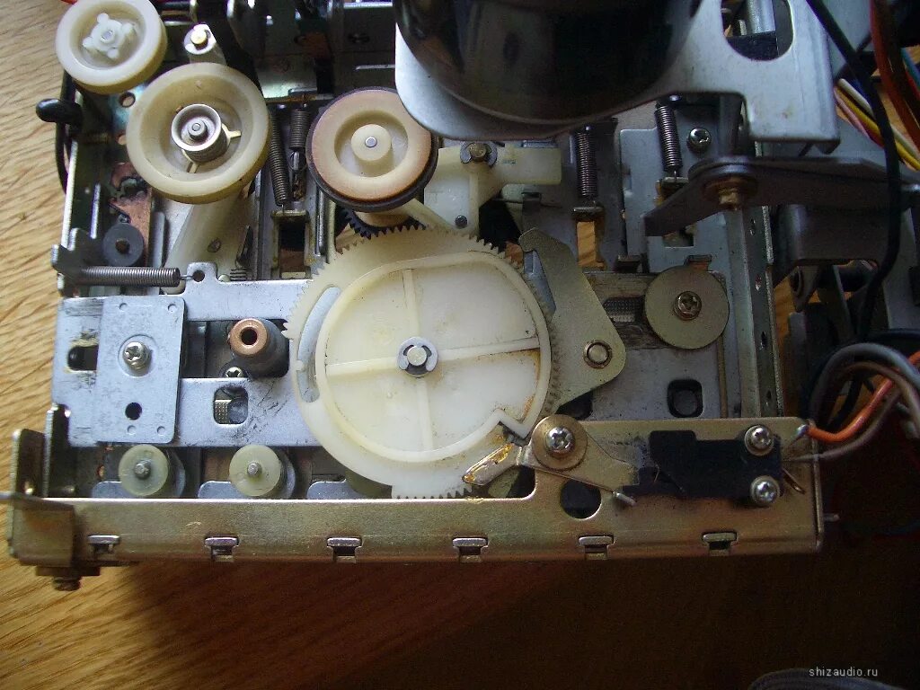 Sanyo c 33 r. Что находится в магнитофоне. Катушечный магнитофон national. Sanyo 920. Что находится в магнитофоне.