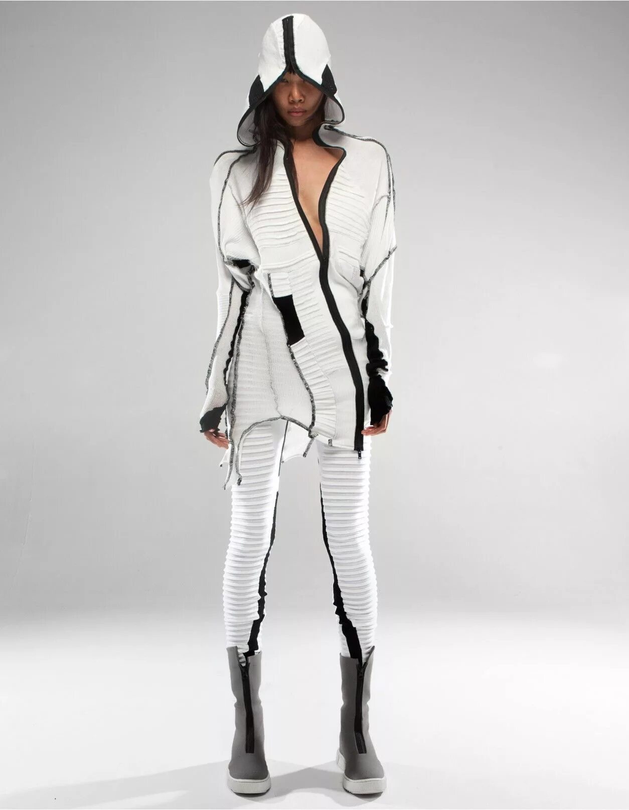 одежда будущего. Cyberpunk концепт одежда женская. платье anouk wipprecht. анук виппрехт (anouk wipprecht). костюм будущего.