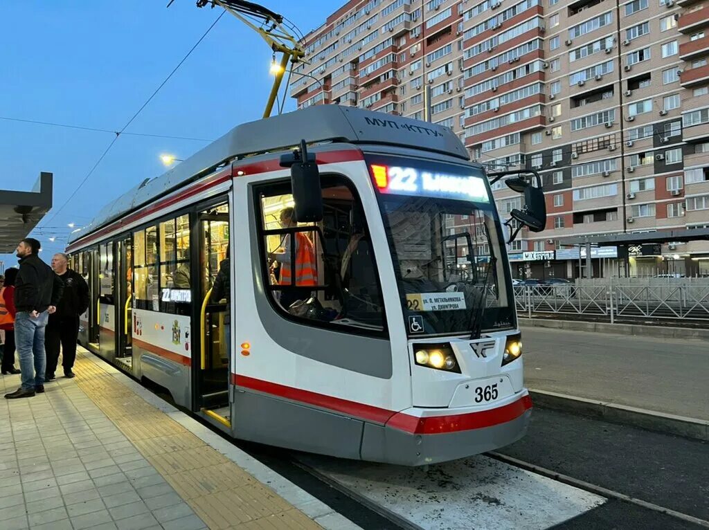 В Краснодаре приостановлено движение нескольких трамваев на Московской - KP.RU