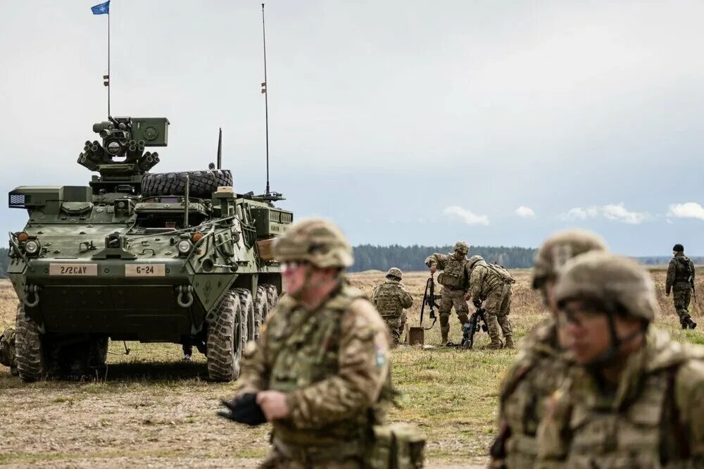 Военные нато на границе. Учения войск НАТО У границ РФ. Войска НАТО на Украине. Войска НАТО. Американская Военная база.