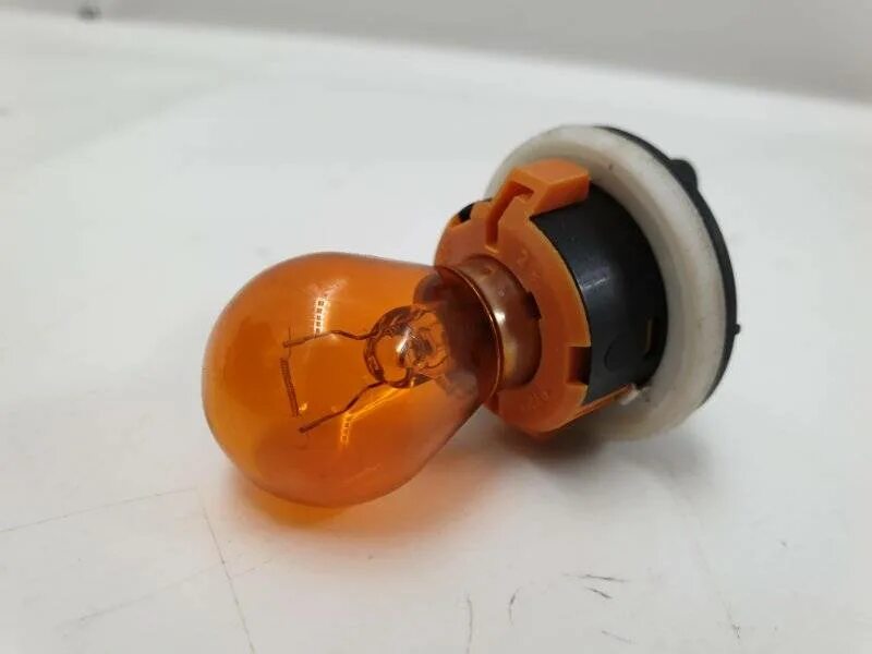 Патрон лампы поворота рено логан 2. Рено мастер лампочки. Рено меган 2 лампочки поворота. Цоколь поворотника рено дастер. Лампа поворота рено логан 1.