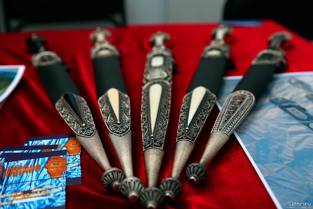 кама кинжал черкесский. средиземноморские кинжалы. дагестанский кинжал. кинжал рагдан. кавказский кинжал кваддара.