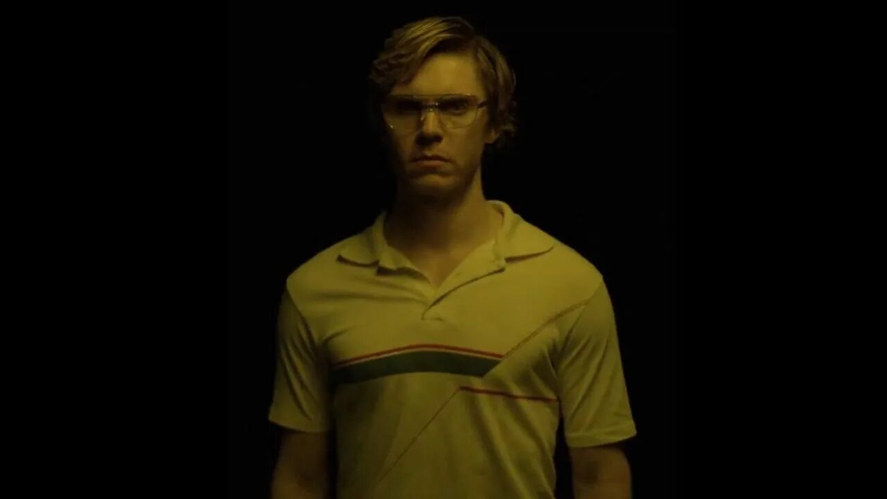 Маньяк дамер нетфликс. Эван питерс дамер. джеффри дамер сериал 2025. эван питерс джеффри дамер. evan peters jeffrey dahmer.