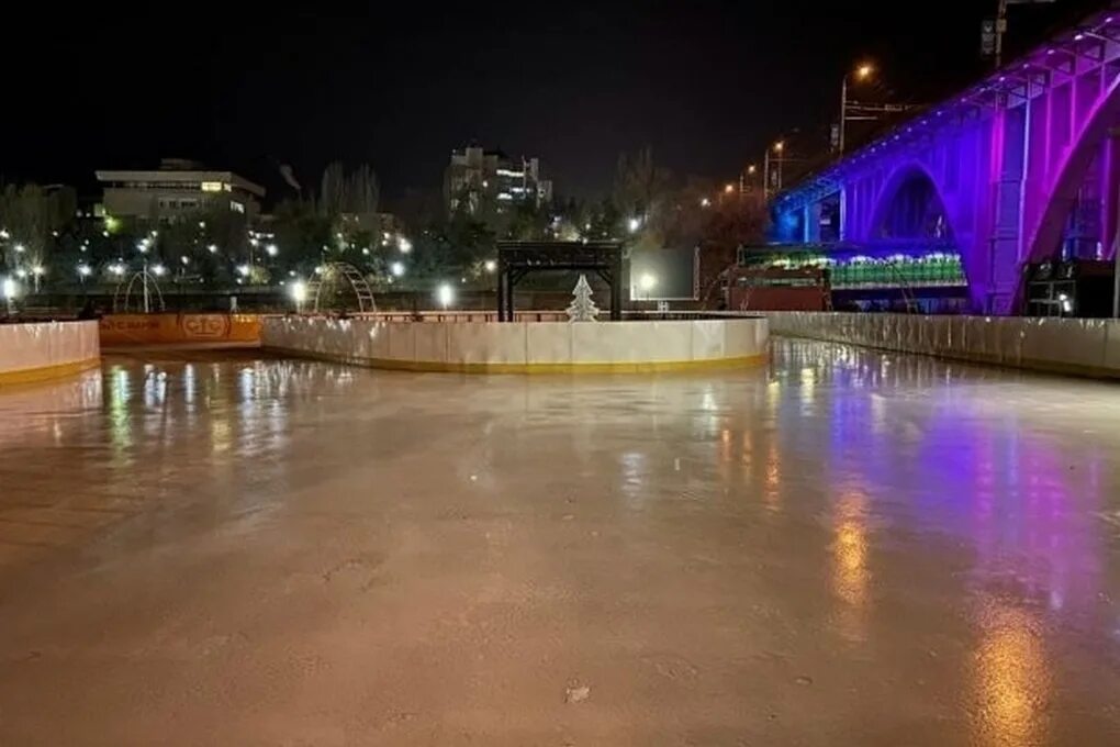 Каток в пойме царицы Волгоград. Каток Волгоград в пойме реки царица. Каток Волгоград в пойме. Каток Раздолье Волгоград.