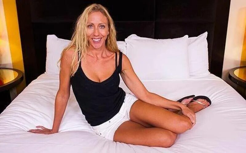 Mom pov. солес феет 18 +. Mature pov video. синтия момпов. Mature pov video.