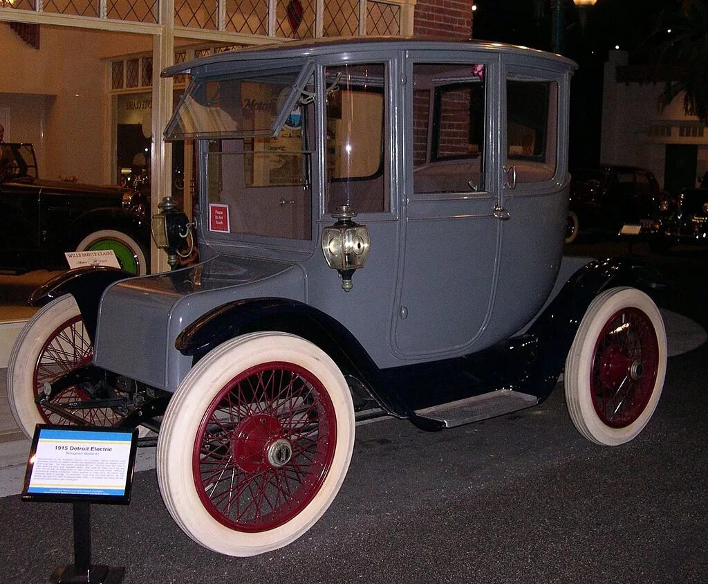 1 электрический автомобиль. Электромобиль компании «Detroit Electric», 1907 г.. Электромобиль «Detroit Electric» 1915 года. Detroit Electric 1912. Detroit Electric авто фото 1907.