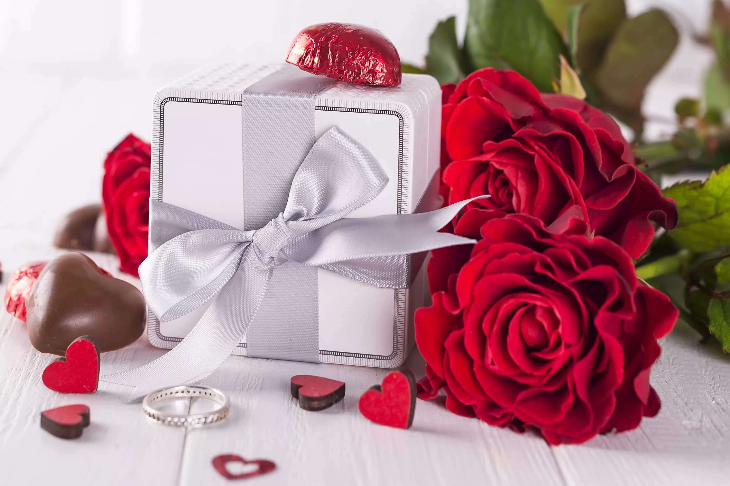 Valentine's roses. Красивые подарки. Шикарный подарок. Цветы в подарок. Подарок женщине.