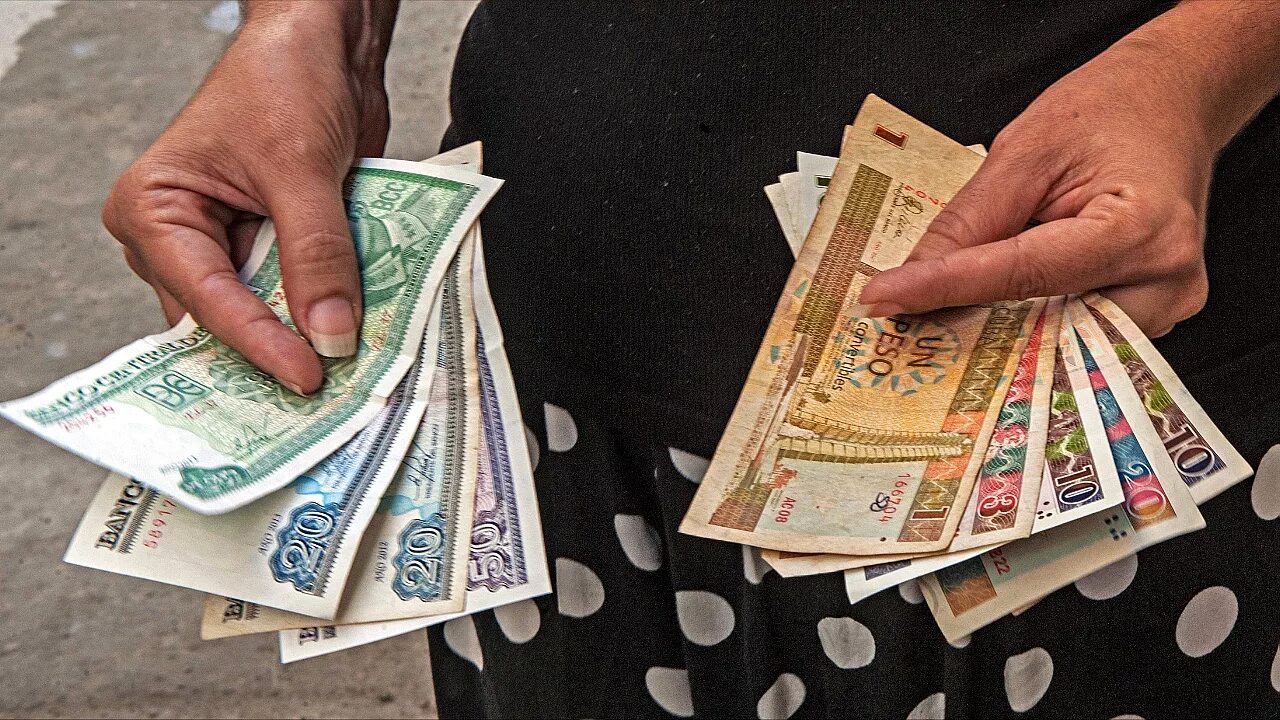Куба доллары или евро. Деньги на Кубе. Кубинские деньги. Оплата труда на Кубе. Куба валюта.